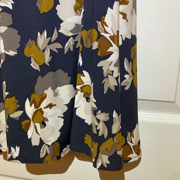 Old Navy Floral A-line Dress - Picture 4 of 6